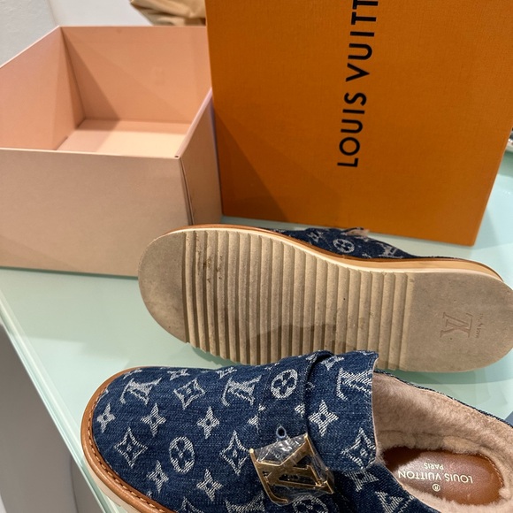 Men’s Authentic LV Mules/slip on size 8. A rare find. - Picture 3 of 8